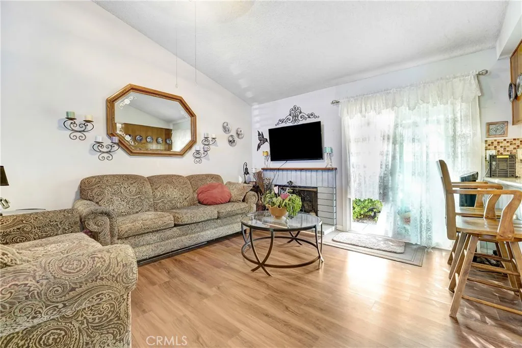 20051 Avenue Of The Oaks, Newhall, California 91321 home-pic-5